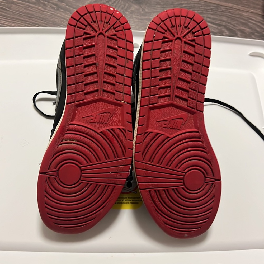 Jordan 1 Mids - Picture 6 of 6